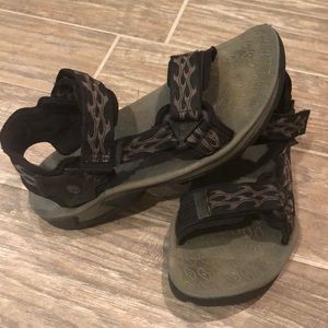 Men’s black Teva sandals